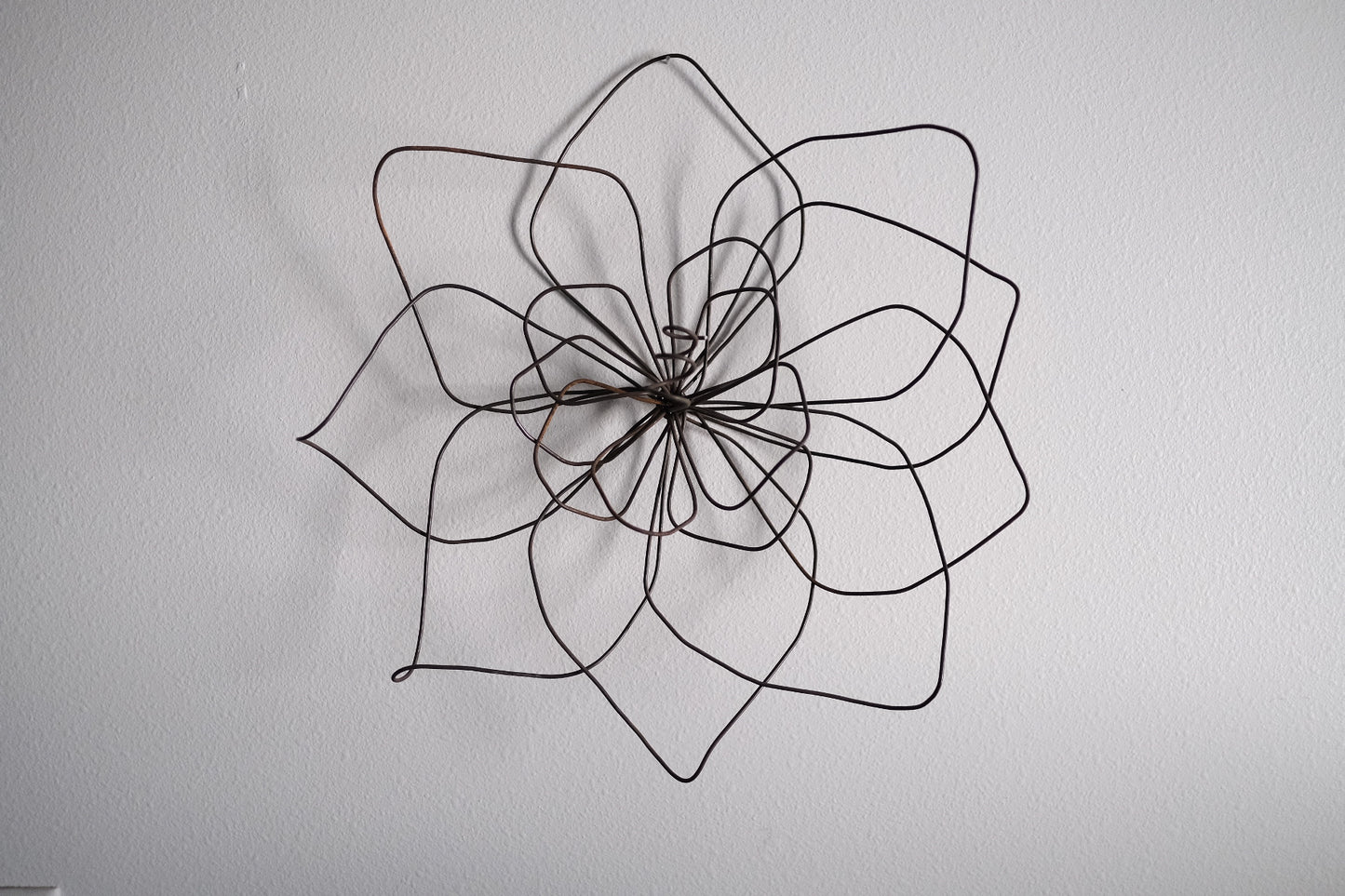 Medium Wire Wall Flower