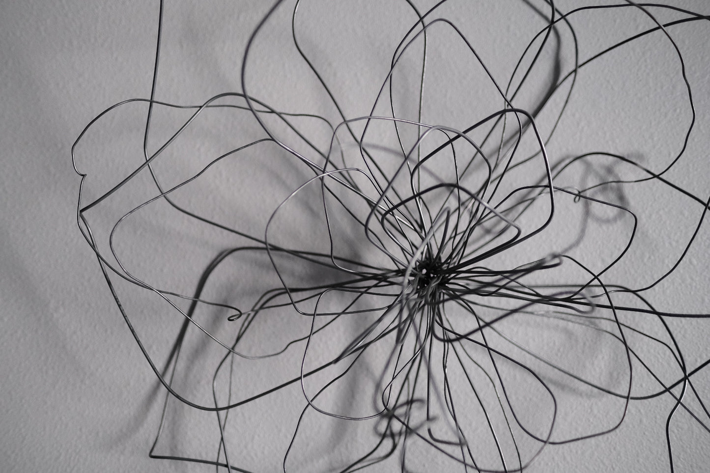 Medium Double Wire Wall Flower