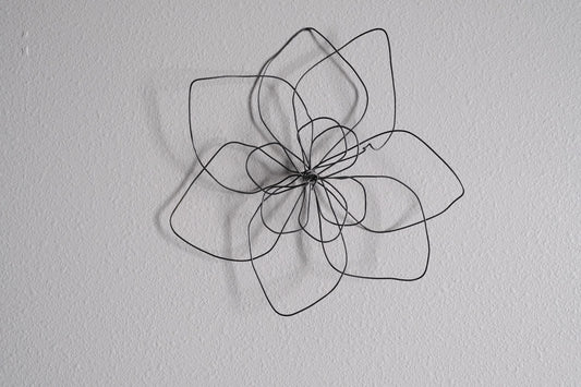 Small Single Wire Wall Flower