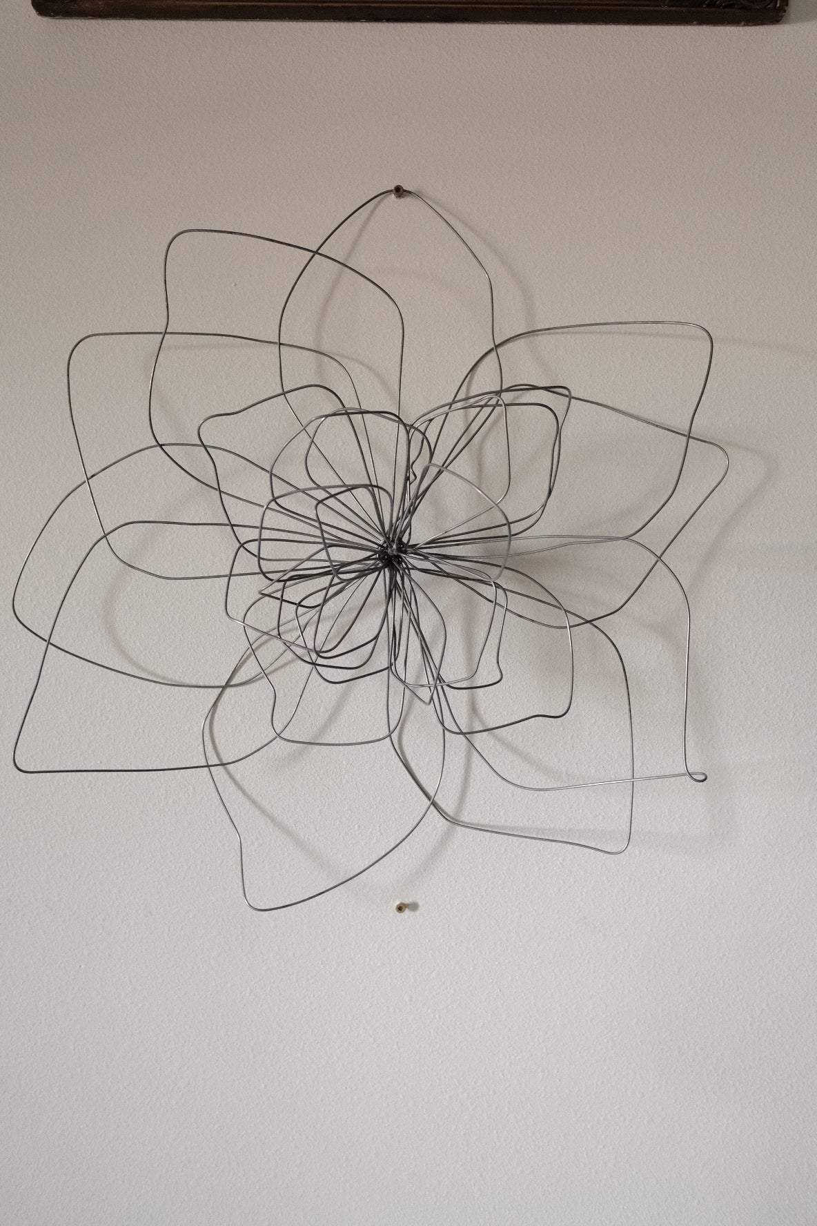 Medium Double Wire Wall Flower