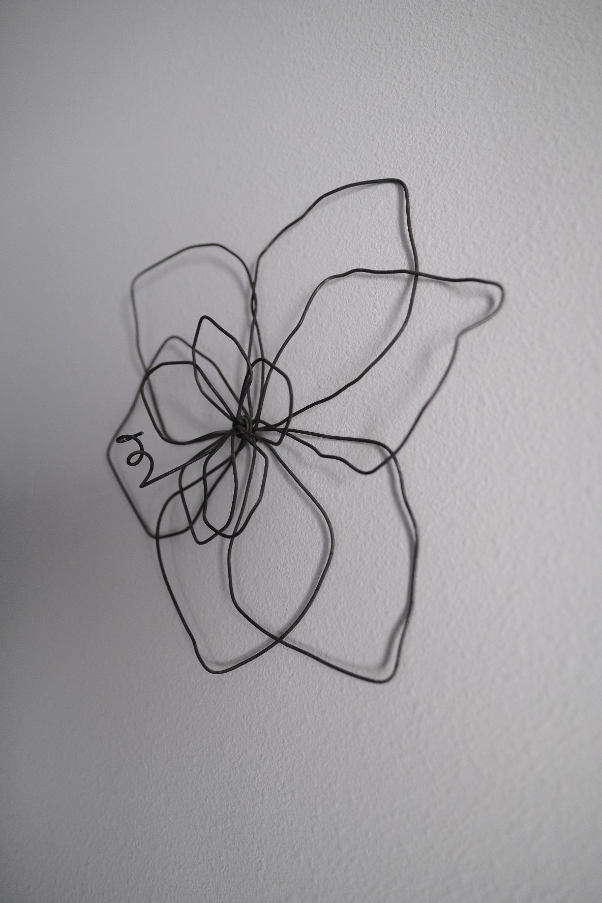 Small Single Wire Wall Flower