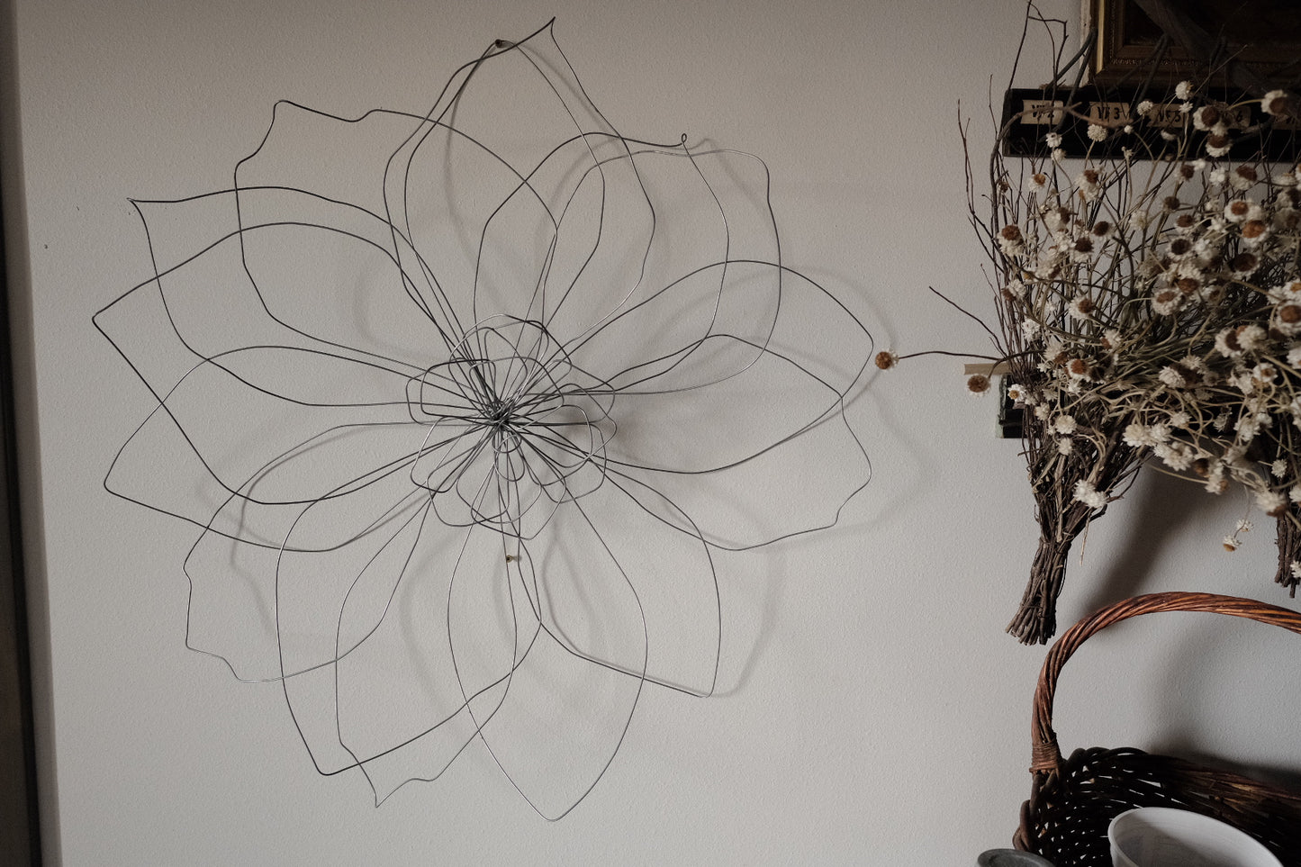 Large Single Wire Flower