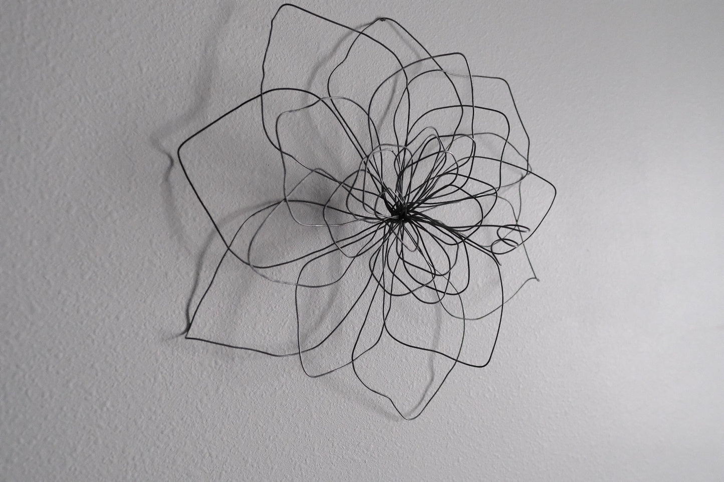 Medium Double Wire Wall Flower