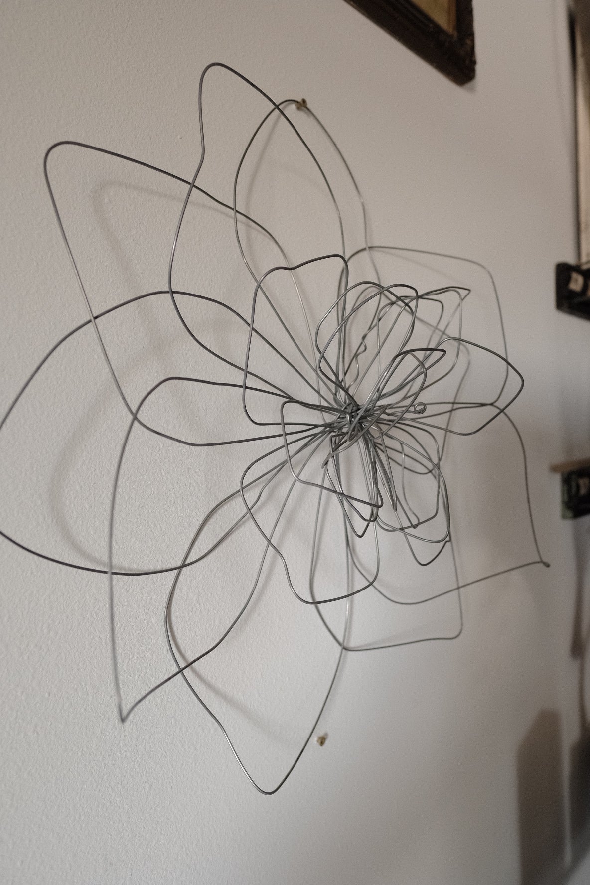 Medium Double Wire Wall Flower