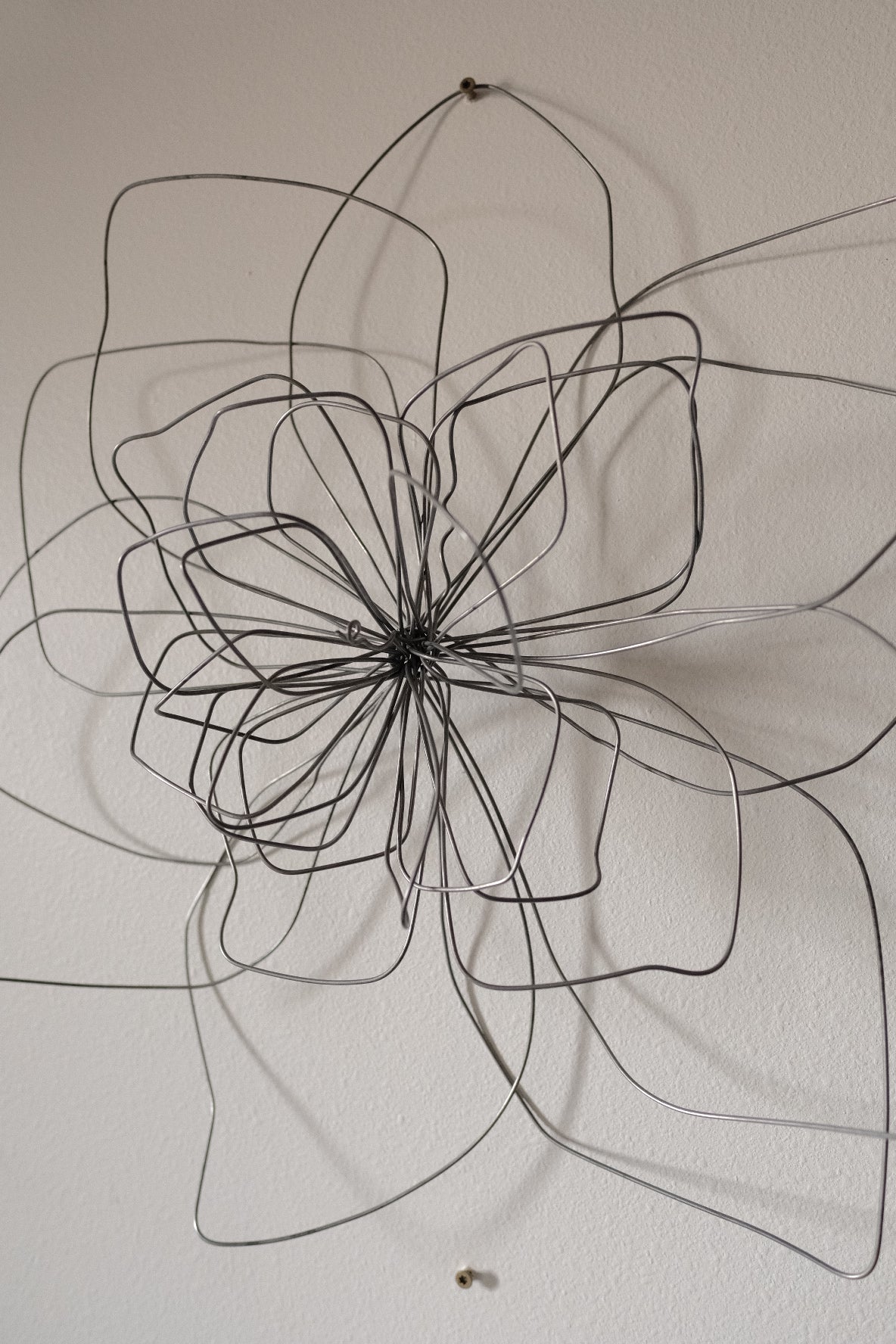 Medium Double Wire Wall Flower