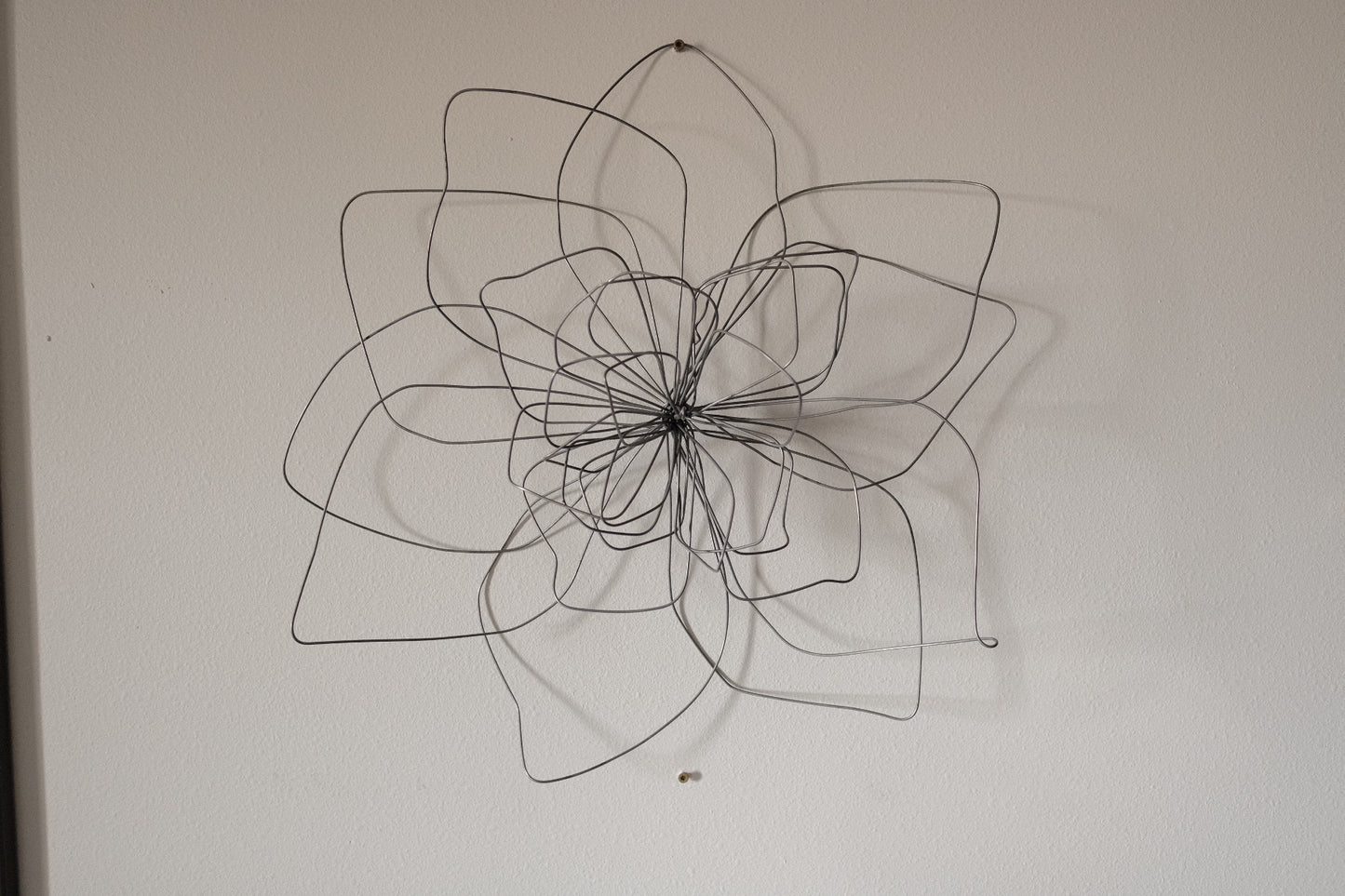 Medium Double Wire Wall Flower