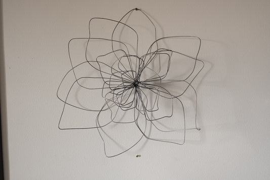 Medium Double Wire Wall Flower