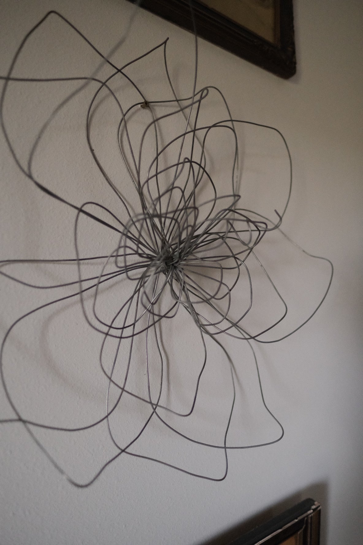 Medium Double Wire Wall Flower