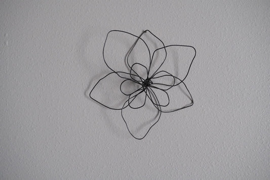 Small Single Wire Wall Flower