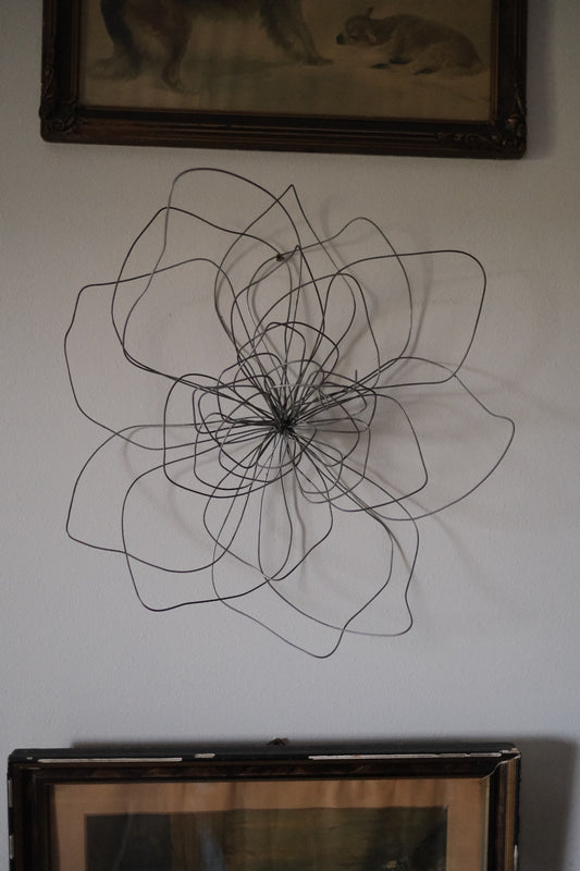 Medium Double Wire Wall Flower