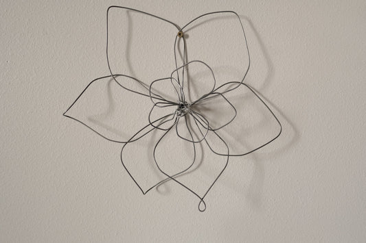 Small Single Wire Wall Flower