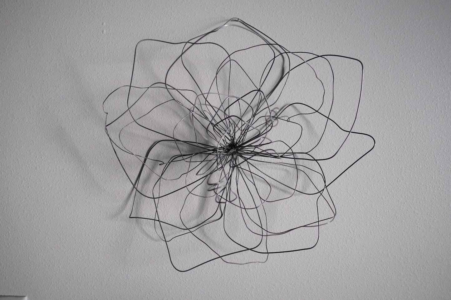 Medium Double Wire Wall Flower