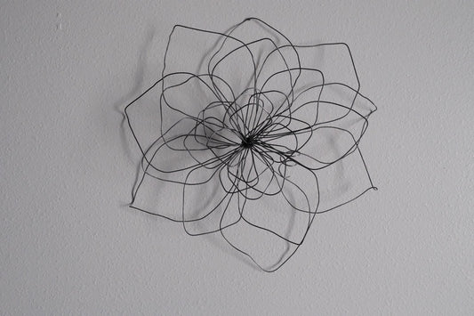 Medium Double Wire Wall Flower