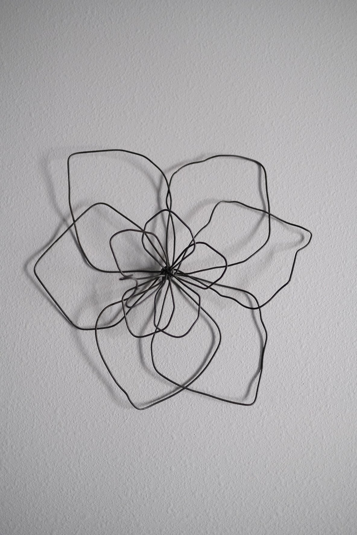 Small Single Wire Wall Flower