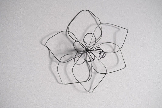 Small Single Wire Wall Flower