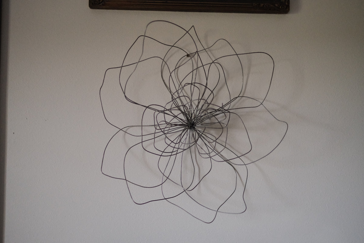 Medium Double Wire Wall Flower